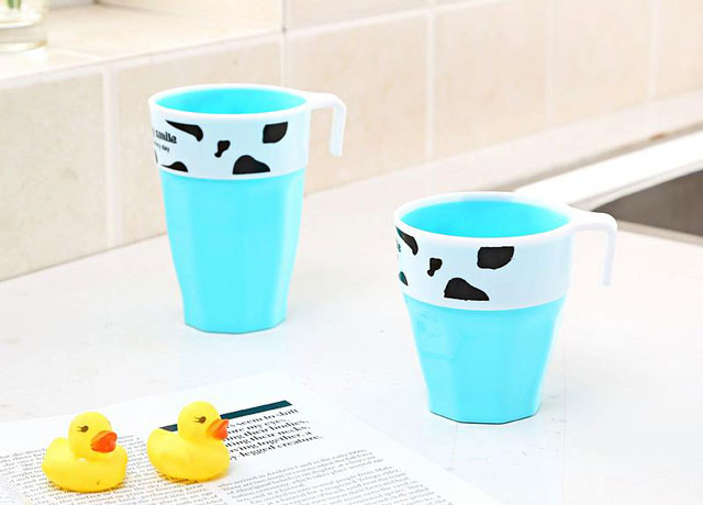 印杯機所加工生產(chǎn)的杯子具有較高的耐熱性 印杯機所加工生產(chǎn)的杯子具有較高的耐熱性